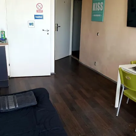 Apartment Walk Distance To Mokotow Business Park Warschau